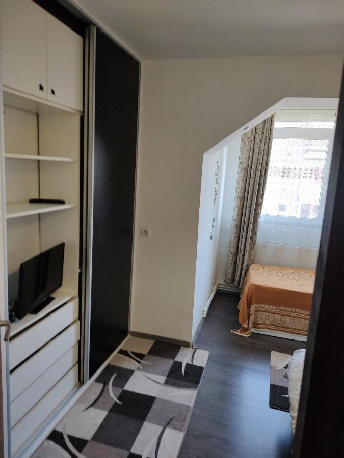 White Black Rooms Hunedoara Eksteriør bilde