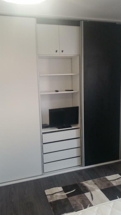 White Black Rooms Hunedoara Eksteriør bilde