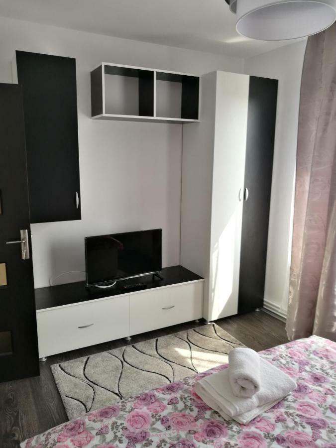 White Black Rooms Hunedoara Eksteriør bilde