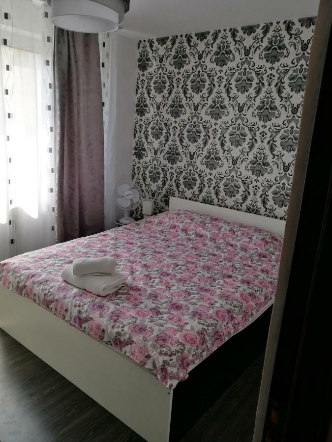 White Black Rooms Hunedoara Eksteriør bilde