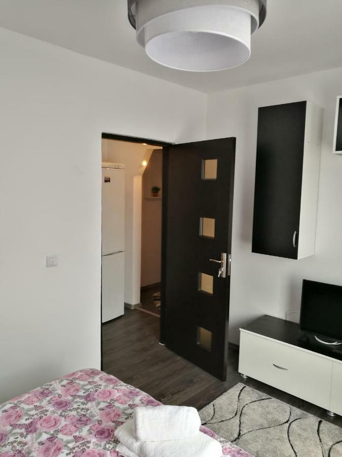 White Black Rooms Hunedoara Eksteriør bilde